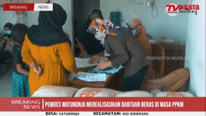 PEMDES VATUNONJU MEBAGIKAN BANTUAN SOSIAL BERUPA BERAS DI MASA PPKM