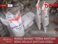WARGA DESA RAHMAT TERIMA BANTUAN BERAS BANSOS
