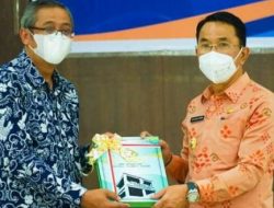 Bupati Sigi Serahkan LHP BLT DD Pada BPK Sulteng
